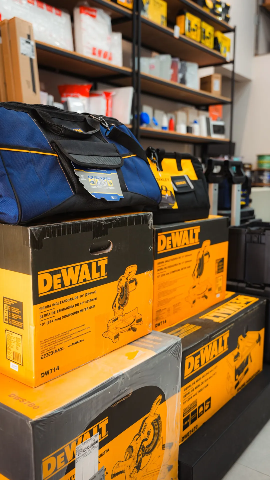 Ferramentas DeWalt e Stanley na loja